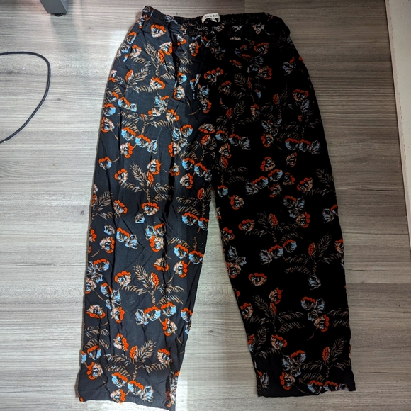 Black Rainn floral pants - Picture 2 of 2